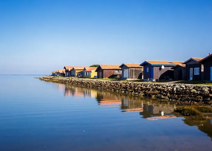 Holiday home Maison L'escaletaussat Les Bains Lanton