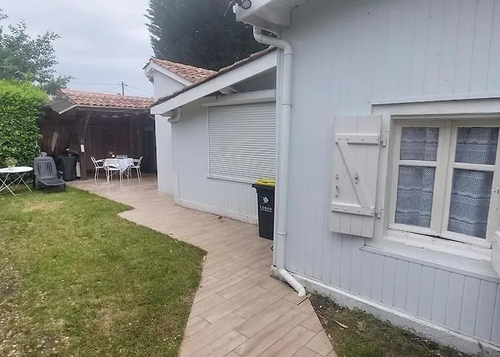 Holiday home Maison L'escaletaussat Les Bains Lanton