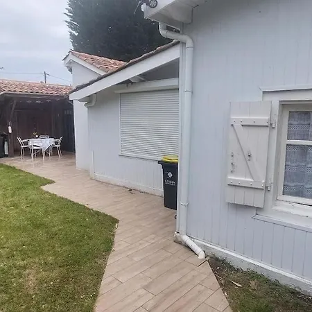 Holiday home Maison L'escaletaussat Les Bains Lanton